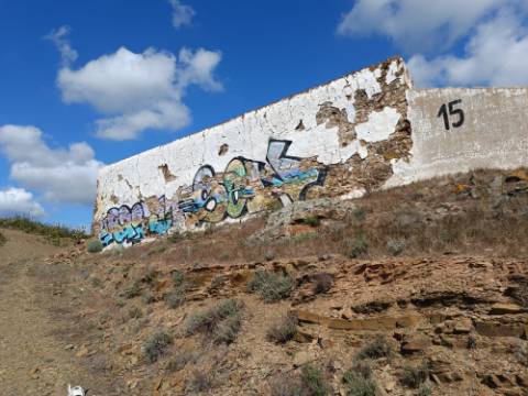 TERRENO COM RUINAS COM 14.040M2 - VISTA MAR E RIO - VALE FRIO - CASTRO MARIM - ALGARVE