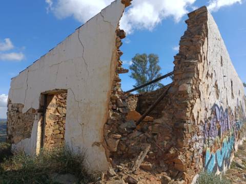 TERRENO COM RUINAS COM 14.040M2 - VISTA MAR E RIO - VALE FRIO - CASTRO MARIM - ALGARVE