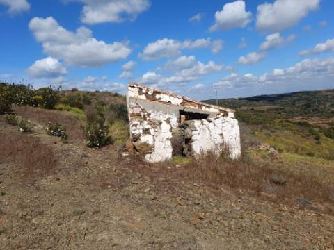 TERRENO COM RUINAS COM 14.040M2 - VISTA MAR E RIO - VALE FRIO - CASTRO MARIM - ALGARVE