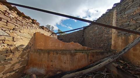 TERRENO COM RUINAS COM 14.040M2 - VISTA MAR E RIO - VALE FRIO - CASTRO MARIM - ALGARVE
