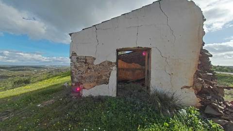 TERRENO COM RUINAS COM 14.040M2 - VISTA MAR E RIO - VALE FRIO - CASTRO MARIM - ALGARVE