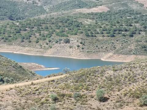 TERRENO RUSTICO COM 3.330 M2 VISTA LAGO PRÓXIMO AS QUEBRADAS EM CASTRO MARIM - ALGARVE