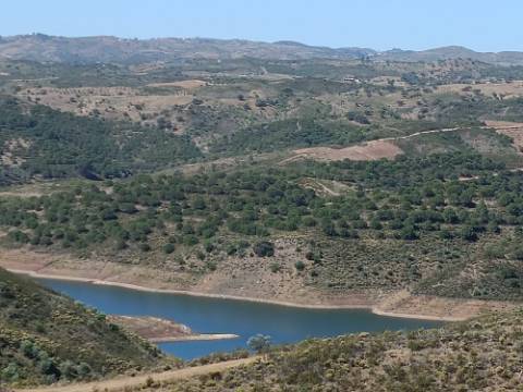 TERRENO RUSTICO COM 3.330 M2 VISTA LAGO PRÓXIMO AS QUEBRADAS EM CASTRO MARIM - ALGARVE