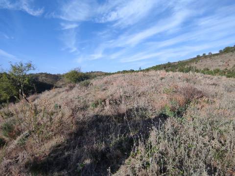 TERRENO RUSTICO COM 3.330 M2 VISTA LAGO PRÓXIMO AS QUEBRADAS EM CASTRO MARIM - ALGARVE