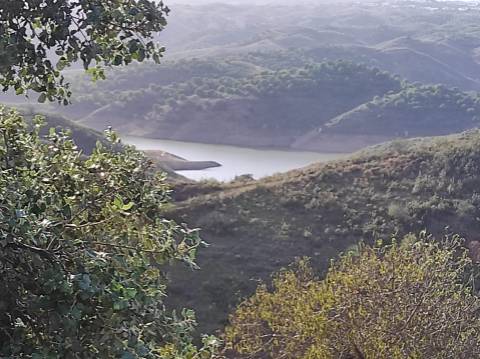 TERRENO RUSTICO COM 3.330 M2 VISTA LAGO PRÓXIMO AS QUEBRADAS EM CASTRO MARIM - ALGARVE