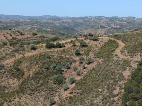 TERRENO RUSTICO COM 3.330 M2 VISTA LAGO PRÓXIMO AS QUEBRADAS EM CASTRO MARIM - ALGARVE
