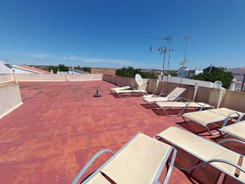 EDIFÍCIO COM TRÊS PISOS - VÁRIAS DIVISÕES - HABITAÇÃO - RESTAURANTE - COMÉRCIO - SERVIÇOS - SÃO BARTOLOMEU DO SUL - CASTRO MARIM