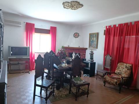 EDIFÍCIO COM TRÊS PISOS - VÁRIAS DIVISÕES - HABITAÇÃO - RESTAURANTE - COMÉRCIO - SERVIÇOS - SÃO BARTOLOMEU DO SUL - CASTRO MARIM