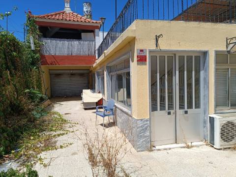 EDIFÍCIO COM TRÊS PISOS - VÁRIAS DIVISÕES - HABITAÇÃO - RESTAURANTE - COMÉRCIO - SERVIÇOS - SÃO BARTOLOMEU DO SUL - CASTRO MARIM