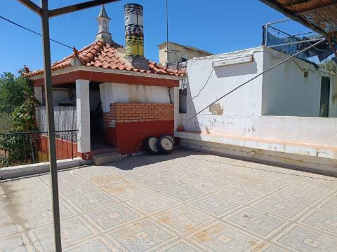 EDIFÍCIO COM TRÊS PISOS - VÁRIAS DIVISÕES - HABITAÇÃO - RESTAURANTE - COMÉRCIO - SERVIÇOS - SÃO BARTOLOMEU DO SUL - CASTRO MARIM
