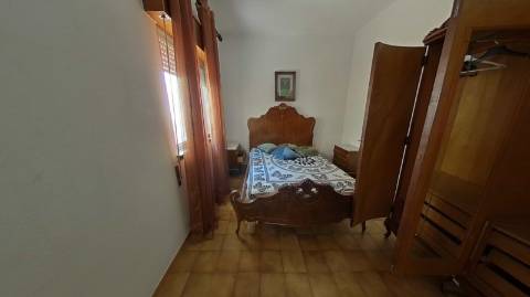 EDIFÍCIO COM TRÊS PISOS - VÁRIAS DIVISÕES - HABITAÇÃO - RESTAURANTE - COMÉRCIO - SERVIÇOS - SÃO BARTOLOMEU DO SUL - CASTRO MARIM