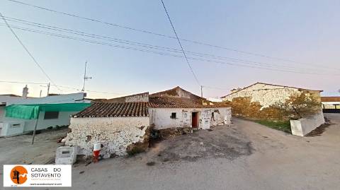 RUÍNA NA CORTE NOVA - 80 M2 - COM PÁTIO - ODELEITE - CASTRO MARIM