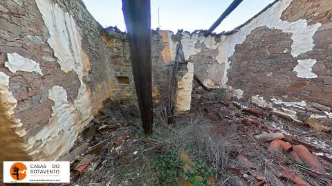 RUÍNA NA CORTE NOVA - 80 M2 - COM PÁTIO - ODELEITE - CASTRO MARIM