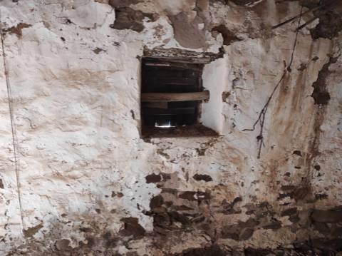 RUÍNA NA CORTE NOVA - 80 M2 - COM PÁTIO - ODELEITE - CASTRO MARIM