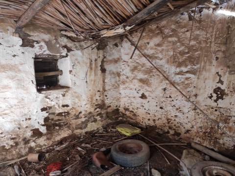 RUÍNA NA CORTE NOVA - 80 M2 - COM PÁTIO - ODELEITE - CASTRO MARIM