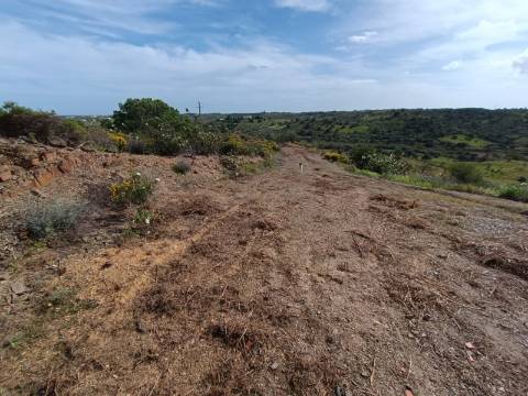 TERRENO COM 26.120 M2 - POSSIBILIDADE DE CONSTRUIR UM ARMAZÉM - RIO SECO - CASTRO MARIM - ALGARVE