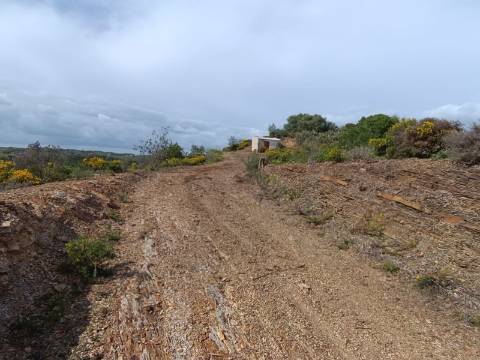 TERRENO COM 26.120 M2 - POSSIBILIDADE DE CONSTRUIR UM ARMAZÉM - RIO SECO - CASTRO MARIM - ALGARVE