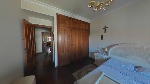 Excepcional Apartamento T4 com Vista Deslumbrante sobre Lisboa e o Rio Tejo