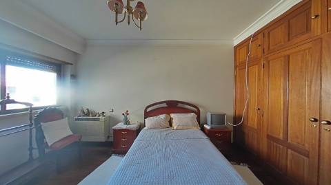 Excepcional Apartamento T4 com Vista Deslumbrante sobre Lisboa e o Rio Tejo