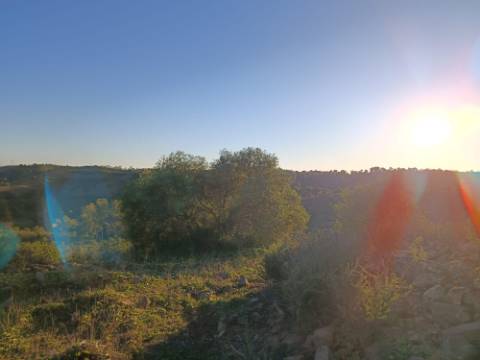 TERRENO COM 145.360 M2 - COM LAGO - POSSIBILIDADE DE CONSTRUÇÃO - TURISMO E HABITAÇÃO - COM VISTA - PRÓXIMO DE ODELEITE - CASTRO MARIM - ALGARVE