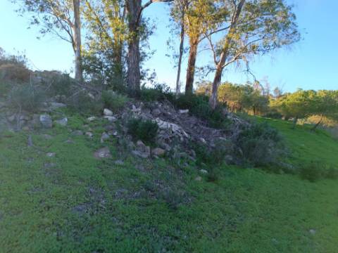 TERRENO COM 145.360 M2 - COM LAGO - POSSIBILIDADE DE CONSTRUÇÃO - TURISMO E HABITAÇÃO - COM VISTA - PRÓXIMO DE ODELEITE - CASTRO MARIM - ALGARVE