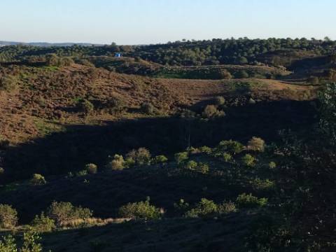 TERRENO COM 145.360 M2 - COM LAGO - POSSIBILIDADE DE CONSTRUÇÃO - TURISMO E HABITAÇÃO - COM VISTA - PRÓXIMO DE ODELEITE - CASTRO MARIM - ALGARVE