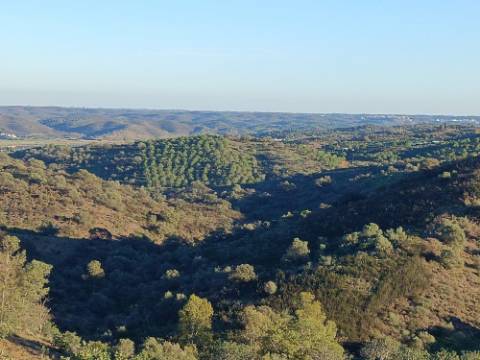 TERRENO COM 145.360 M2 - COM LAGO - POSSIBILIDADE DE CONSTRUÇÃO - TURISMO E HABITAÇÃO - COM VISTA - PRÓXIMO DE ODELEITE - CASTRO MARIM - ALGARVE