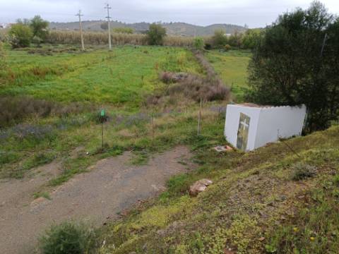TERRENO COM RUINA - 4.960 M2 - COM NORA - ÁGUA DA BARRAGEM NA JUNQUEIRA EM CASTRO MARIM - ALGARVE