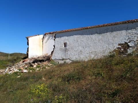 TERRENO COM RUINA - 4.960 M2 - COM NORA - ÁGUA DA BARRAGEM NA JUNQUEIRA EM CASTRO MARIM - ALGARVE