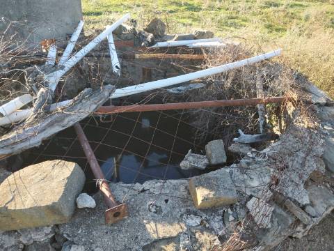 TERRENO COM RUINA - 4.960 M2 - COM NORA - ÁGUA DA BARRAGEM NA JUNQUEIRA EM CASTRO MARIM - ALGARVE