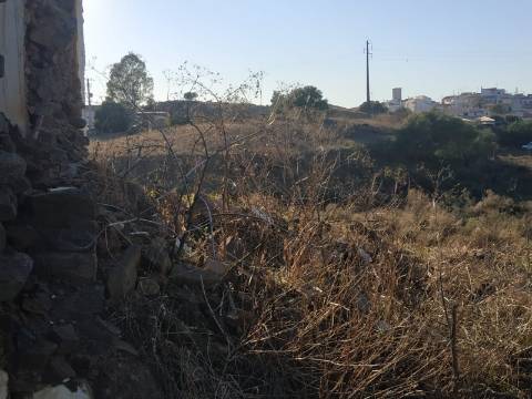 TERRENO COM RUINA - 4.960 M2 - COM NORA - ÁGUA DA BARRAGEM NA JUNQUEIRA EM CASTRO MARIM - ALGARVE