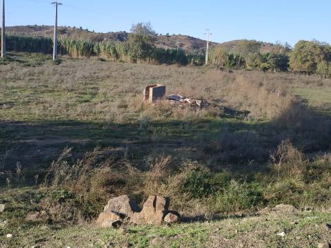 TERRENO COM RUINA - 4.960 M2 - COM NORA - ÁGUA DA BARRAGEM NA JUNQUEIRA EM CASTRO MARIM - ALGARVE
