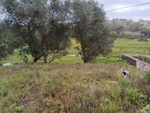 TERRENO COM RUINA - 4.960 M2 - COM NORA - ÁGUA DA BARRAGEM NA JUNQUEIRA EM CASTRO MARIM - ALGARVE