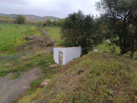 TERRENO COM RUINA - 4.960 M2 - COM NORA - ÁGUA DA BARRAGEM NA JUNQUEIRA EM CASTRO MARIM - ALGARVE