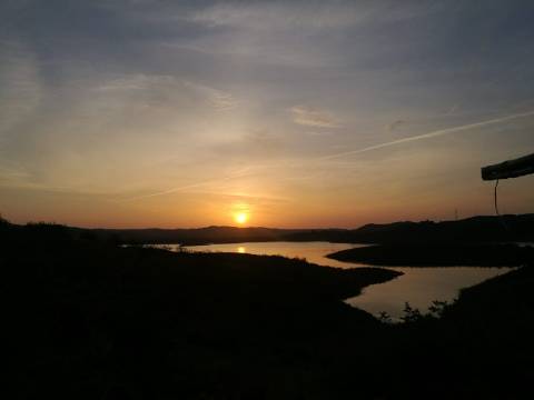 TERRENO COM 27.600 M2 - JUNTO AO LAGO - POSSIBILIDADE DE CONSTRUIR APOIO AGRICOLA - ALCARIAS GRANDES - CASTRO MARIM - ALGARVE