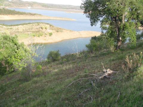 TERRENO COM 27.600 M2 - JUNTO AO LAGO - POSSIBILIDADE DE CONSTRUIR APOIO AGRICOLA - ALCARIAS GRANDES - CASTRO MARIM - ALGARVE