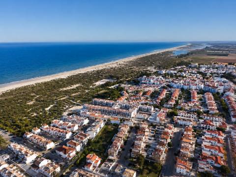 Apartamento T1 em Manta Rota para arrendamento de Outubro a Maio.