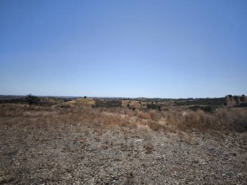 TERRENO COM 15.880 M2 - COM ÁGUA - COM APOIO AGRÍCOLA - ALTURA - CASTRO MARIM - ALGARVE