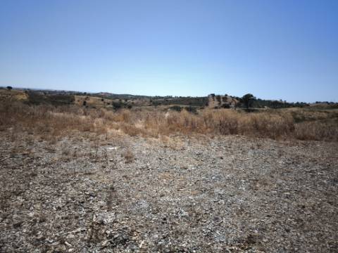 TERRENO COM 15.880 M2 - COM ÁGUA - COM APOIO AGRÍCOLA - ALTURA - CASTRO MARIM - ALGARVE