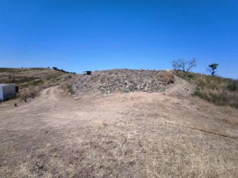 TERRENO COM 15.880 M2 - COM ÁGUA - COM APOIO AGRÍCOLA - ALTURA - CASTRO MARIM - ALGARVE
