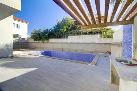 Moradia Isolada V4 com Piscina em Construção