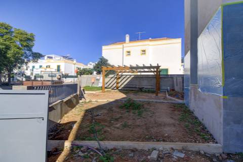 Moradia Isolada V4 com Piscina em Construção