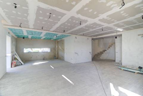 Moradia Isolada V4 com Piscina em Construção