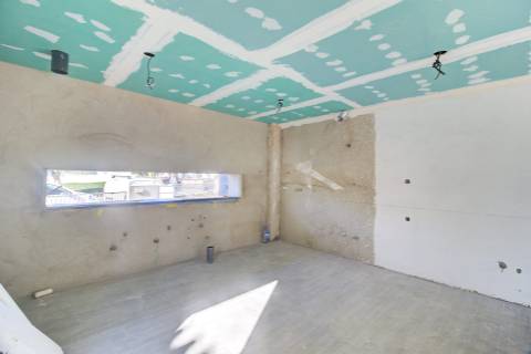 Moradia Isolada V4 com Piscina em Construção