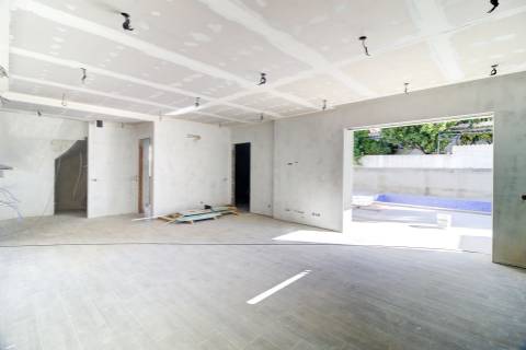 Moradia Isolada V4 com Piscina em Construção