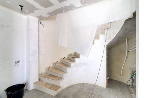 Moradia Isolada V4 com Piscina em Construção