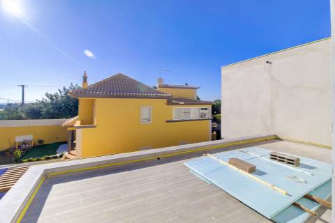 Moradia Isolada V4 com Piscina em Construção