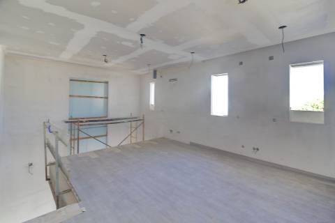 Moradia Isolada V4 com Piscina em Construção