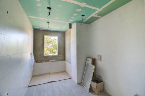 Moradia Isolada V4 com Piscina em Construção