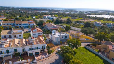 Moradia Isolada V4 com Piscina em Construção